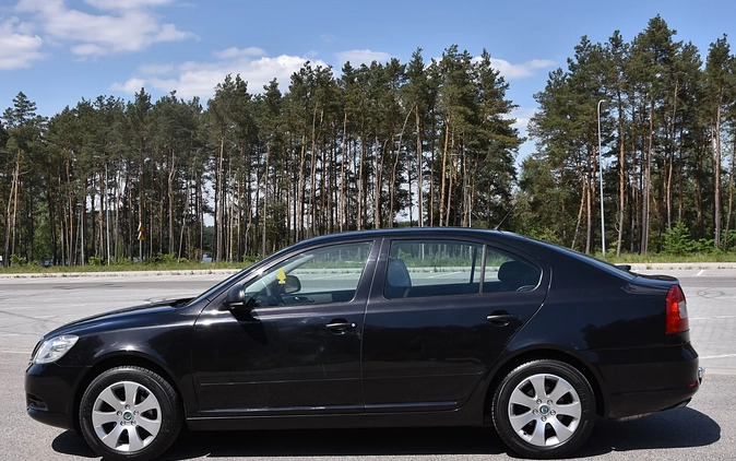 Skoda Octavia cena 19900 przebieg: 200000, rok produkcji 2011 z Kielce małe 667